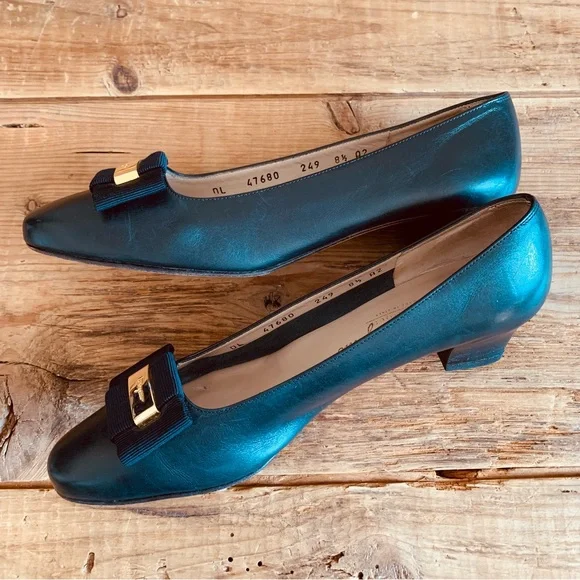 Salvatore Ferragamo—Vintage Vara Bow Heel Pumps, Double Bow (8.5 A2, Narrow) - Picture 1 of 13